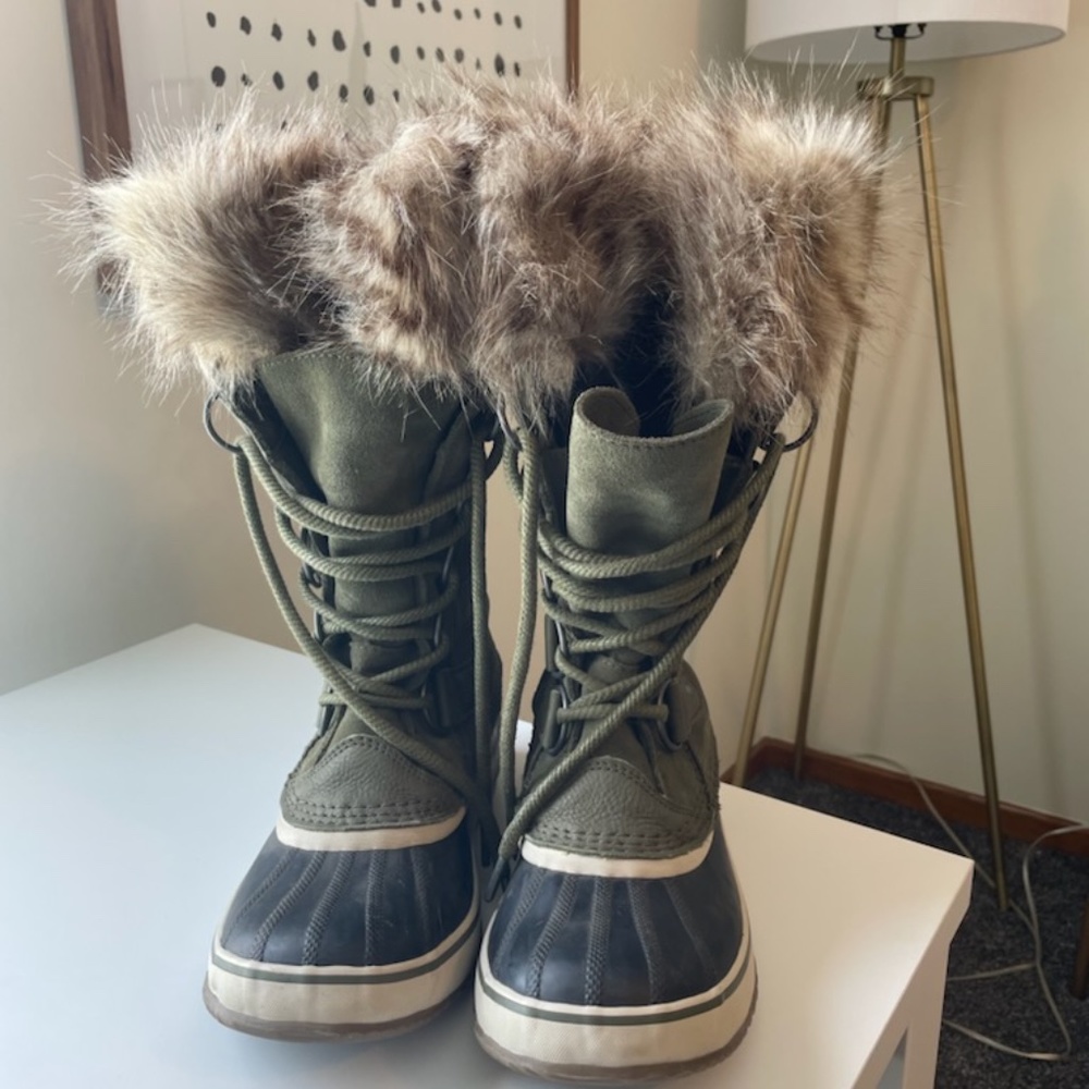 Sorel Size 8 Green Winter Boots